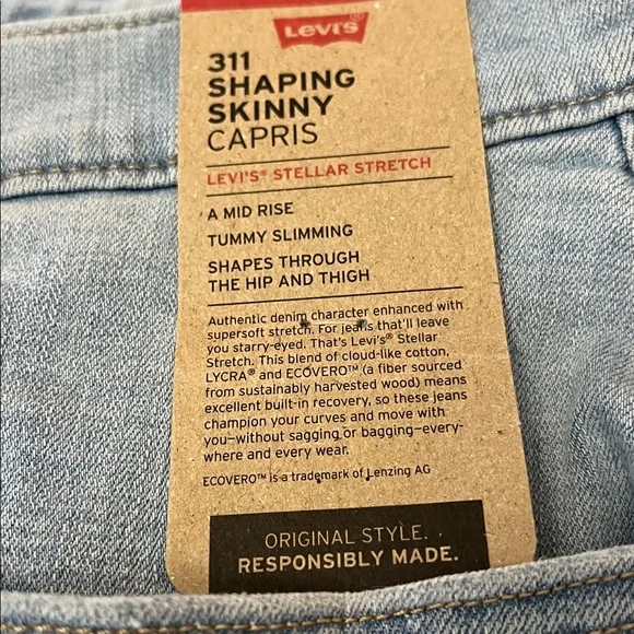 Levi's Women's Cropped Light Blue Jeans - Picture 2 of 16